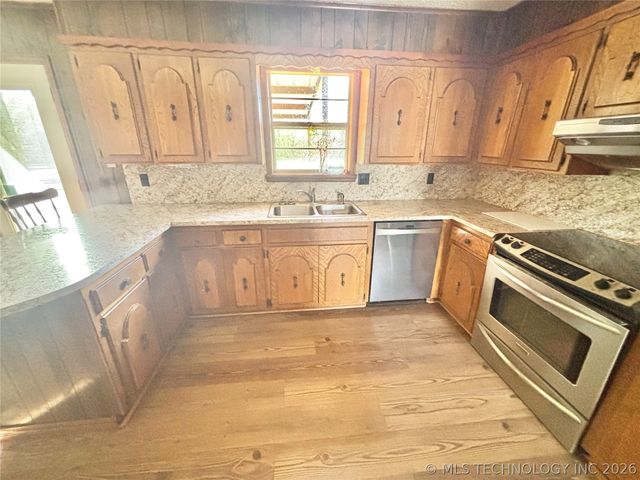 402 S Sockey Lane, Stigler, OK 74462