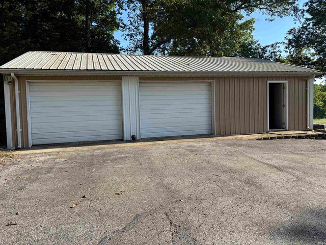 391 E County Road 200 N. Road, Paoli, IN 47454