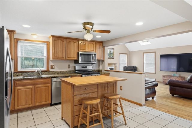 73 Cinderella Cir, Dracut, MA 01826