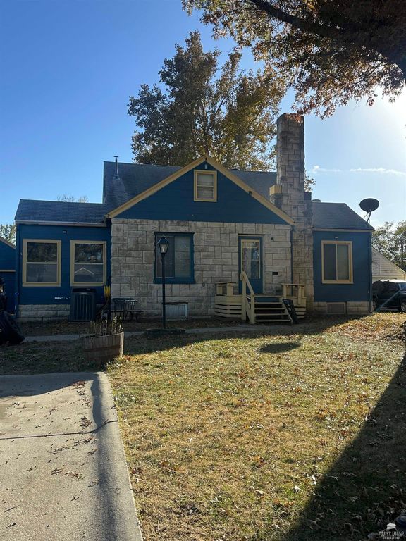 517 W Walnut Street, Junction City, KS 66441