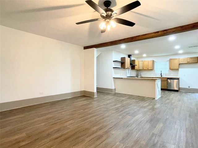 210 W Crescent Drive, Trinity, TX 75862