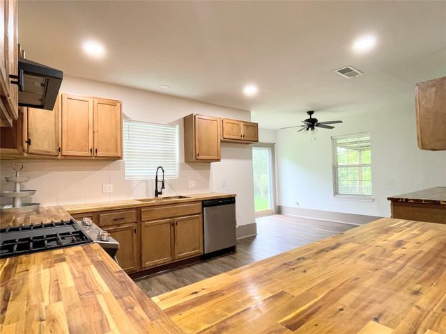 210 W Crescent Drive, Trinity, TX 75862