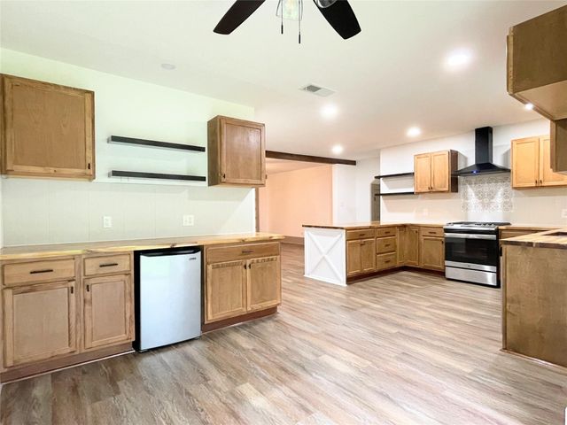 210 W Crescent Drive, Trinity, TX 75862