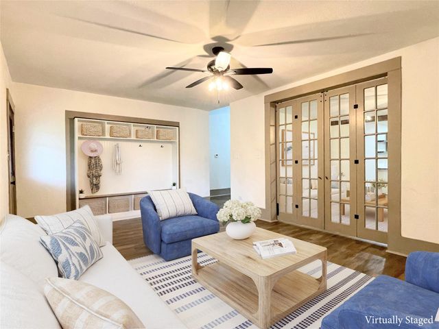 210 W Crescent Drive, Trinity, TX 75862