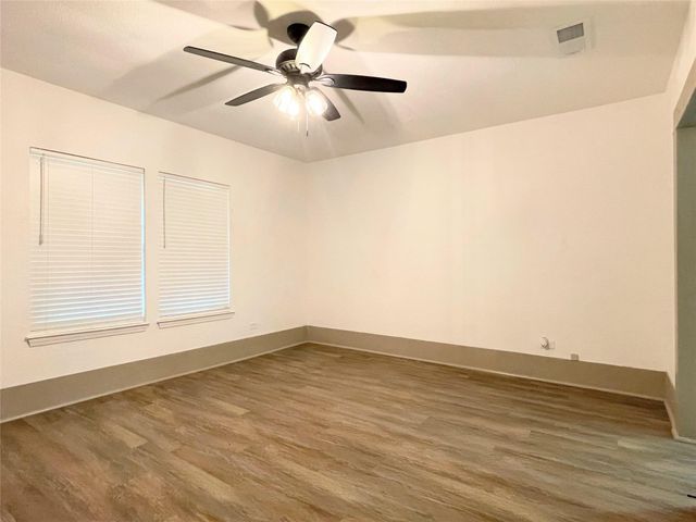 210 W Crescent Drive, Trinity, TX 75862