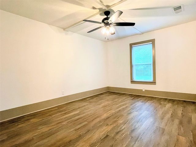 210 W Crescent Drive, Trinity, TX 75862