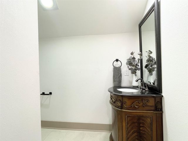 210 W Crescent Drive, Trinity, TX 75862