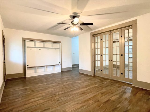 210 W Crescent Drive, Trinity, TX 75862