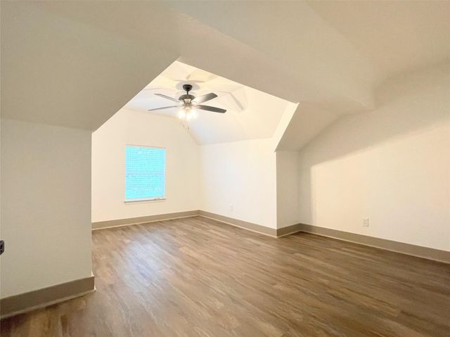 210 W Crescent Drive, Trinity, TX 75862