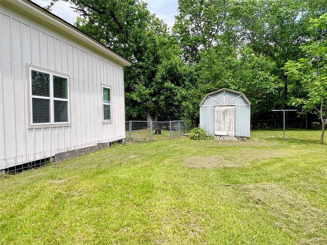 210 W Crescent Drive, Trinity, TX 75862