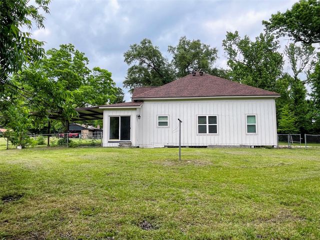 210 W Crescent Drive, Trinity, TX 75862