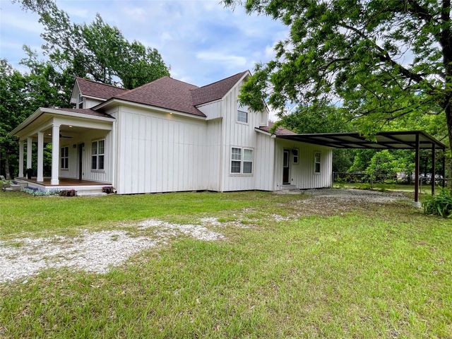 210 W Crescent Drive, Trinity, TX 75862