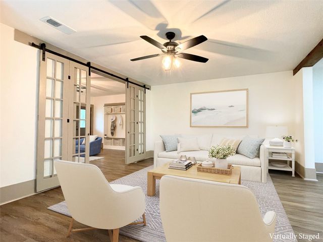 210 W Crescent Drive, Trinity, TX 75862