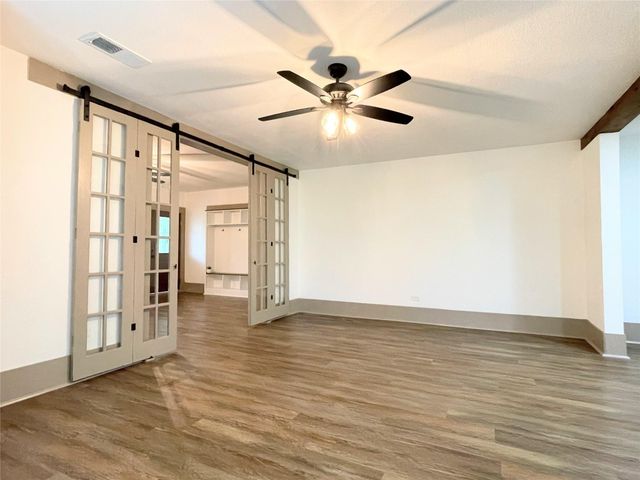 210 W Crescent Drive, Trinity, TX 75862