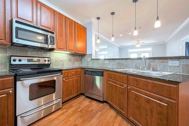 1711 Old Spanish Trail 242, Houston, TX 77054