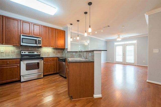 1711 Old Spanish Trail 242, Houston, TX 77054