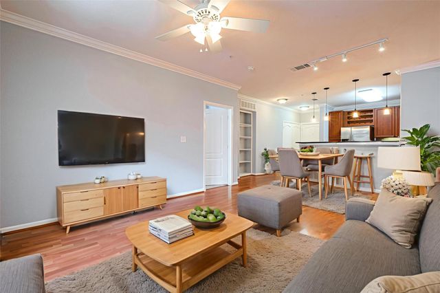 1711 Old Spanish Trail 242, Houston, TX 77054