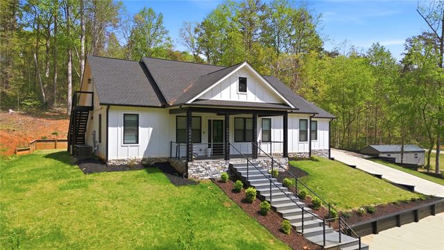 2585 Dr Johns Road, Westminster, SC 29693