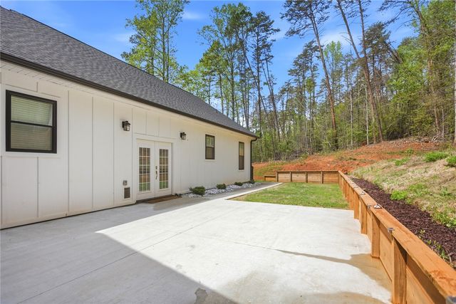 2585 Dr Johns Road, Westminster, SC 29693