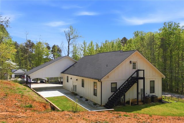 2585 Dr Johns Road, Westminster, SC 29693
