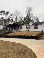 2585 Dr Johns Road, Westminster, SC 29693