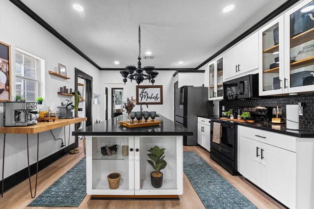 10002 Twisted Oak, Baytown, TX 77521