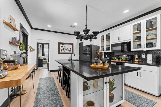 10002 Twisted Oak, Baytown, TX 77521