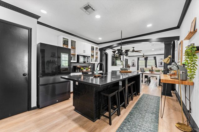 10002 Twisted Oak, Baytown, TX 77521