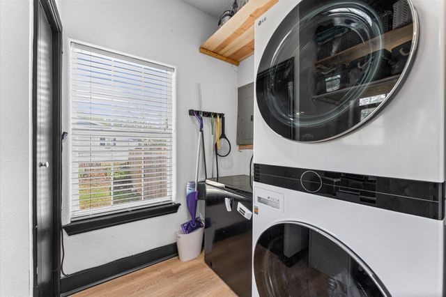 10002 Twisted Oak, Baytown, TX 77521