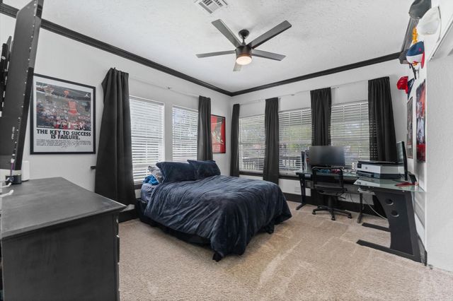 10002 Twisted Oak, Baytown, TX 77521