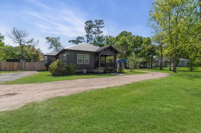 10002 Twisted Oak, Baytown, TX 77521