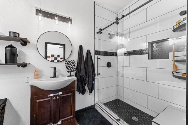 10002 Twisted Oak, Baytown, TX 77521