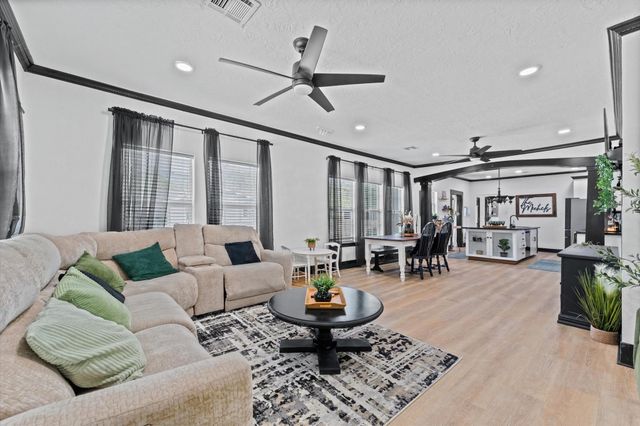 10002 Twisted Oak, Baytown, TX 77521