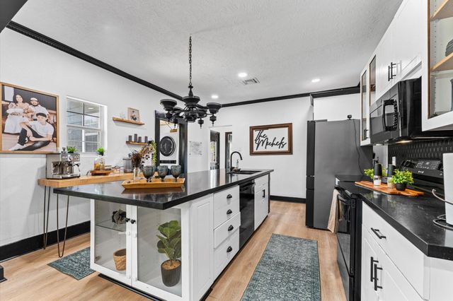 10002 Twisted Oak, Baytown, TX 77521