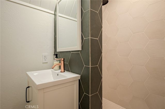 385 Birchwood Drive, Lake Arrowhead, CA 92352