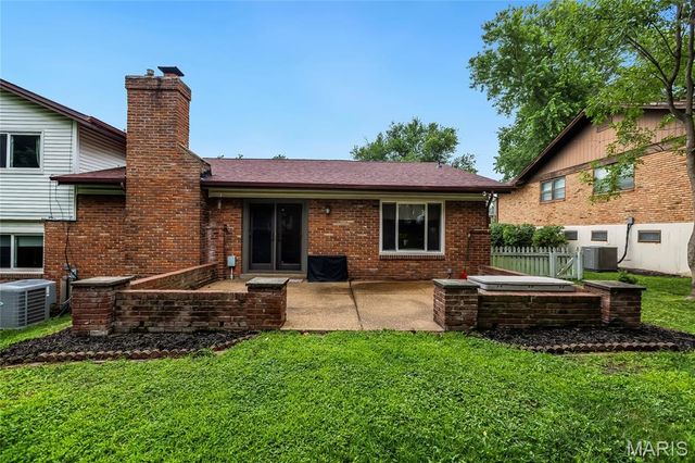 334 Dungate Drive, Chesterfield, MO 63017