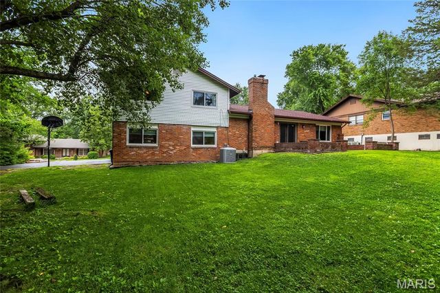 334 Dungate Drive, Chesterfield, MO 63017