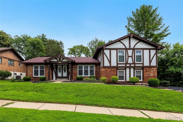 334 Dungate Drive, Chesterfield, MO 63017