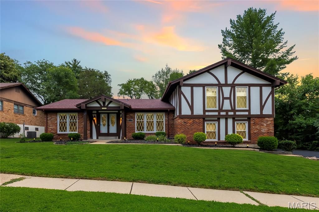 334 Dungate Drive, Chesterfield, MO 63017