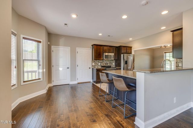 2016 Falling Leaf Drive, Kingsport, TN 37664