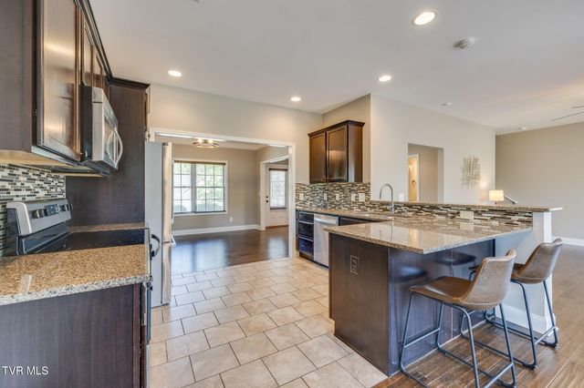 2016 Falling Leaf Drive, Kingsport, TN 37664
