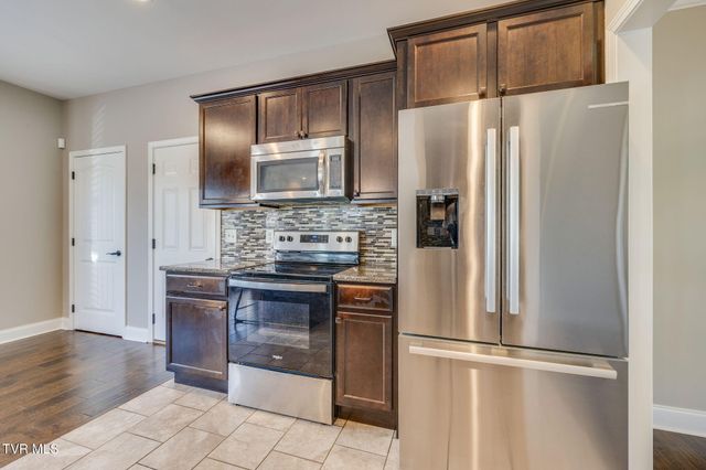 2016 Falling Leaf Drive, Kingsport, TN 37664