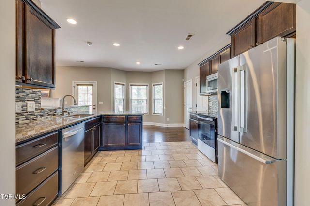 2016 Falling Leaf Drive, Kingsport, TN 37664