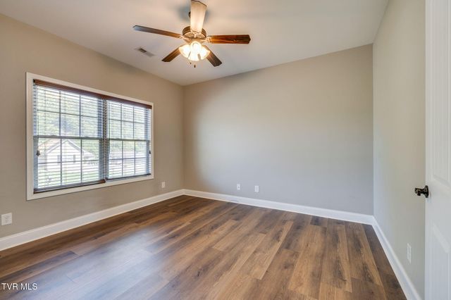 2016 Falling Leaf Drive, Kingsport, TN 37664