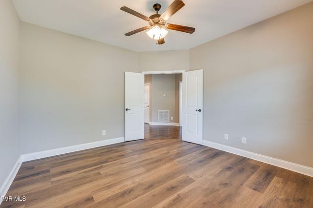 2016 Falling Leaf Drive, Kingsport, TN 37664