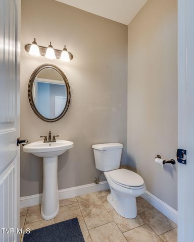 2016 Falling Leaf Drive, Kingsport, TN 37664