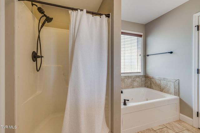 2016 Falling Leaf Drive, Kingsport, TN 37664