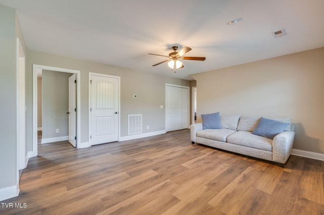 2016 Falling Leaf Drive, Kingsport, TN 37664