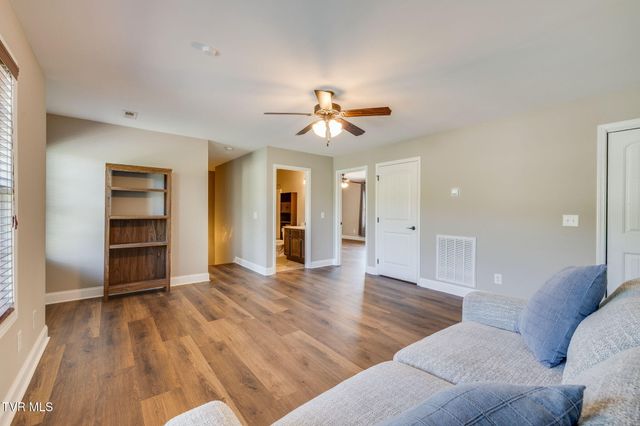 2016 Falling Leaf Drive, Kingsport, TN 37664