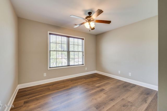 2016 Falling Leaf Drive, Kingsport, TN 37664